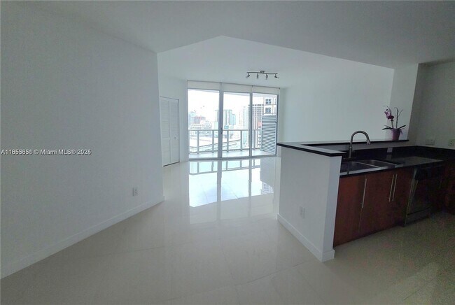 Foto del edificio - 300 S Biscayne Blvd