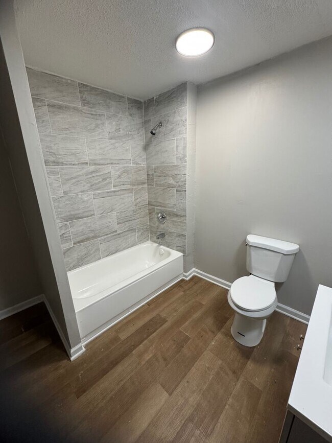 Foto del edificio - 3811 E 55th St