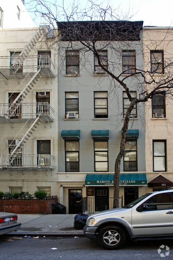 Building Photo - 163 W 71st St