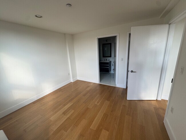 Foto del edificio - 9639-96-66 66th Ave