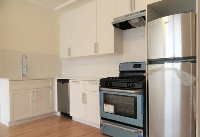 Building Photo - 3 bedroom in NEW YORK NY 10038
