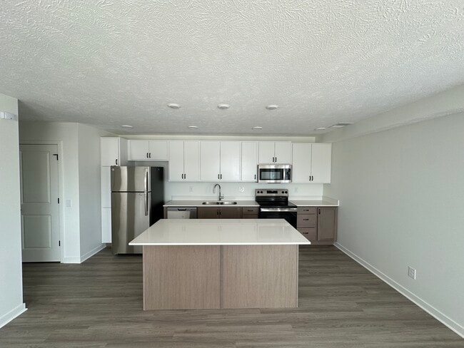 Building Photo - Foxtail Meadows - South