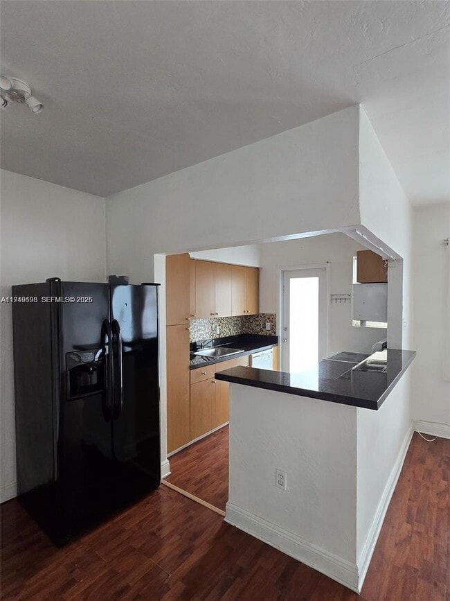 Building Photo - 450 77th St