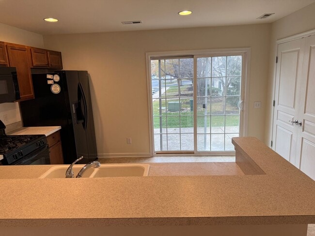 Foto del edificio - Coldwater Crossing 2 Bedroom 1.5 Bath end unit townhome for rent $1850/month