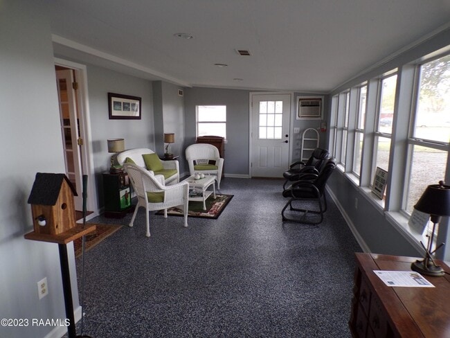 Building Photo - 212 Thoroughbred Dr