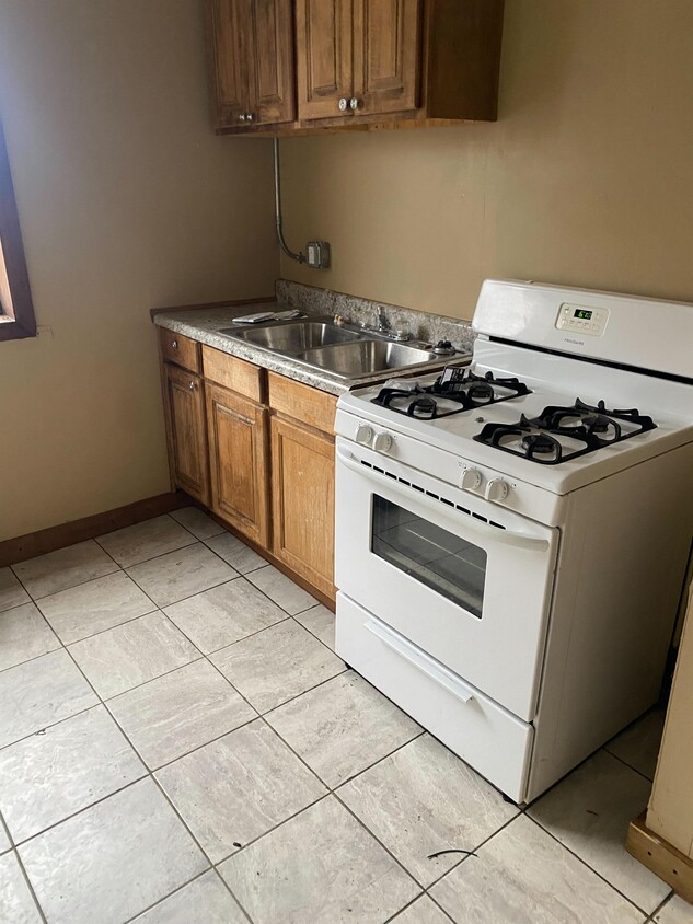 Primary Photo - 429 W G St