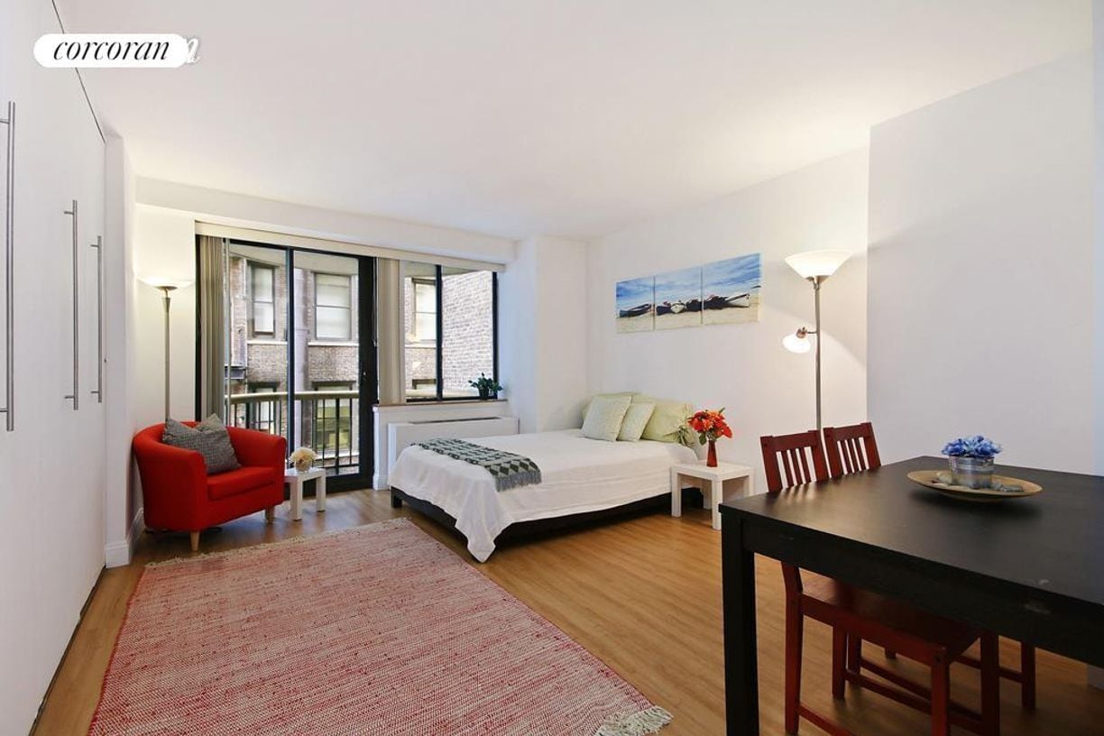 Primary Photo - 45 E 25th St