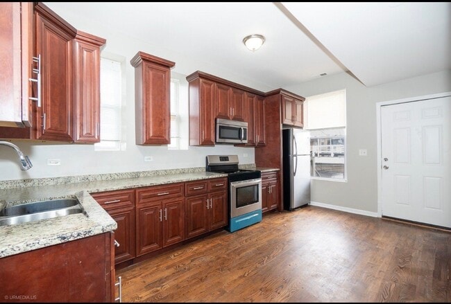Building Photo - 4326 S Calumet Ave