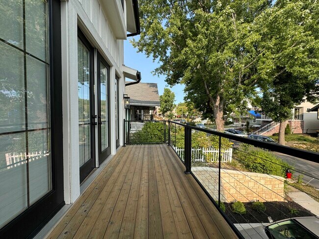 Building Photo - 717 Corbin Terrace