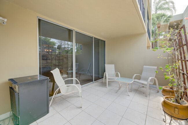 Building Photo - 10835 SW 112th Ave