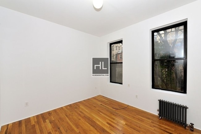 Foto del edificio - Massive SoHo Studio! No Fee! 1 Month FREE!
