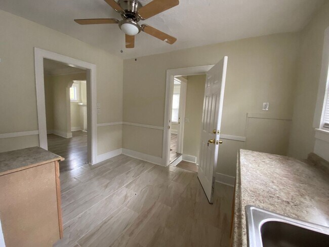 Foto del edificio - 14565 Hubbell Ave