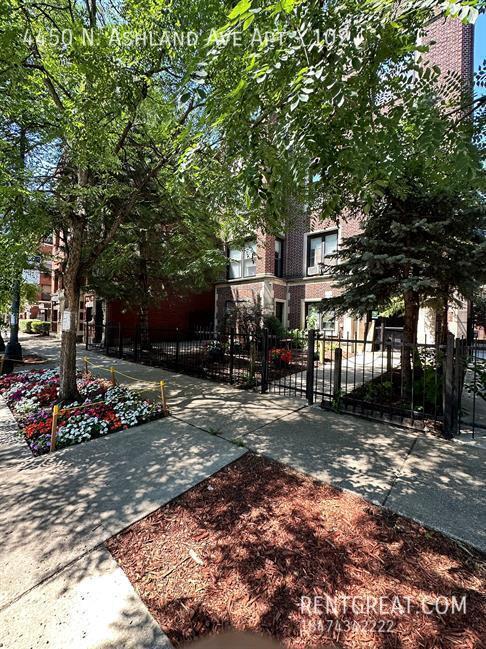 Foto del edificio - 4450 N Ashland Ave