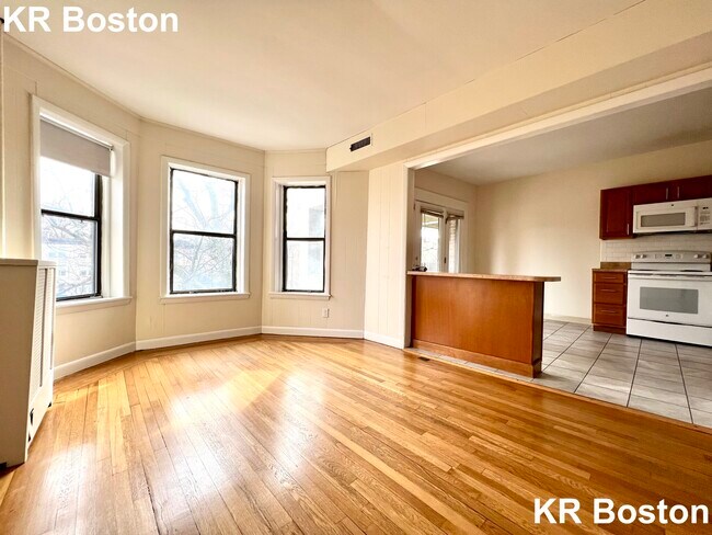 Building Photo - 1121 Commonwealth Ave