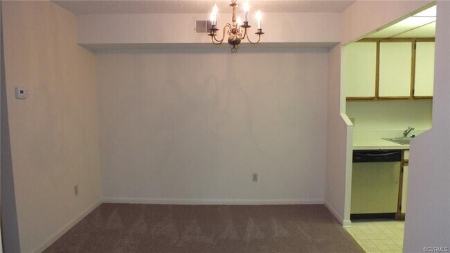 Building Photo - 2103 Turtle Creek Dr