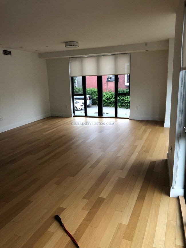 Foto del edificio - 1478 Tremont St