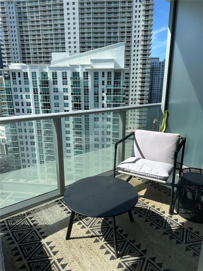 Foto del edificio - 1300 Brickell Bay Dr