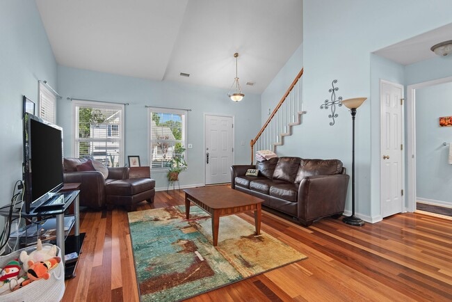 Building Photo - Spacious Single Family Home: Available Now