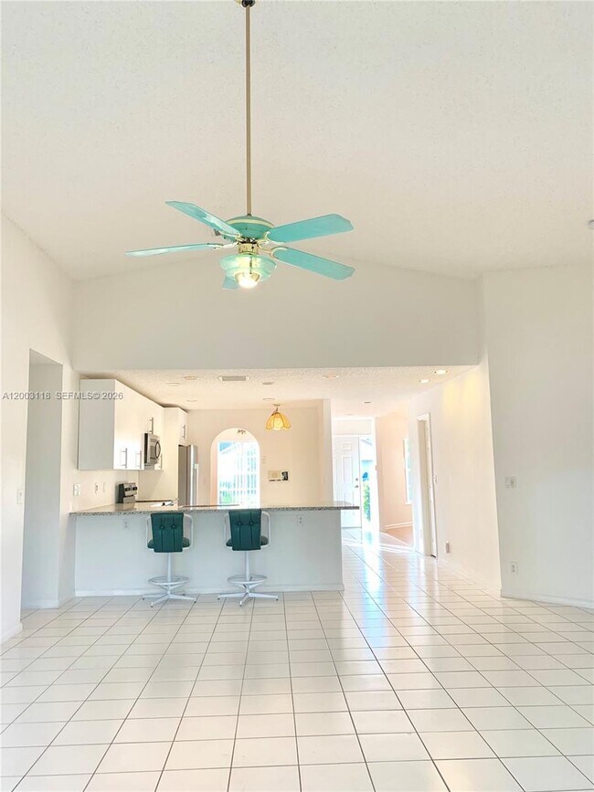 Building Photo - 2444 Stonegate Dr