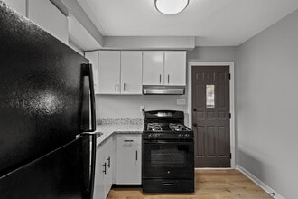 Building Photo - 2727 Versailles Ave