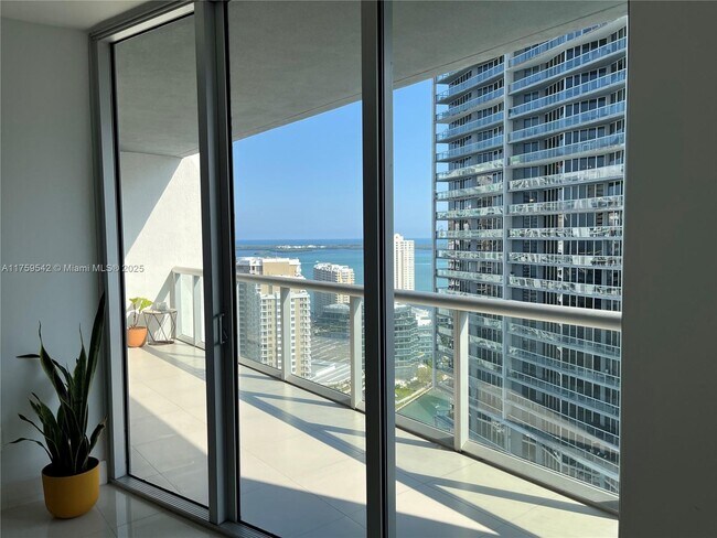 Building Photo - 475 Brickell Ave