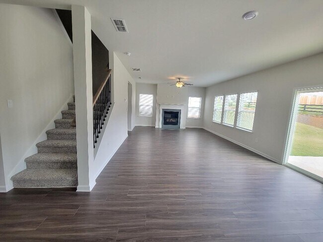 Building Photo - 5959 Green Ash Ct