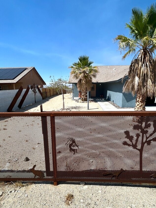 Primary Photo - Furnished 3 Bedroom 2 Bathroom Home