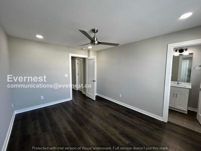 Building Photo - Limited Time Special Offer! / 3 Bed/2 Bath Townhome with Off-Street Parking / Pet-Friendly /Avail...