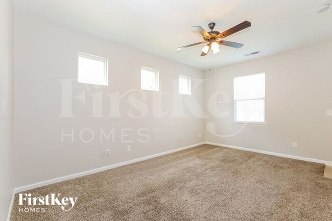 Building Photo - 323 Lobdale Falls Dr