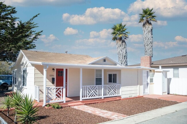 Foto del edificio - Refinished 3 Bedroom Seaside Cutie - Avail...