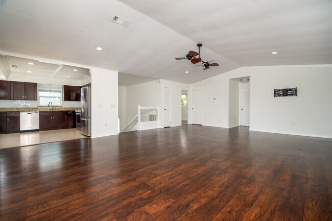 Foto del edificio - 6410 Drake Ct