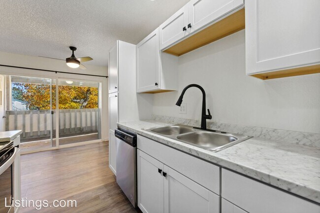 Building Photo - 1 br, 1 bath House - 10712 E Exposition Av...