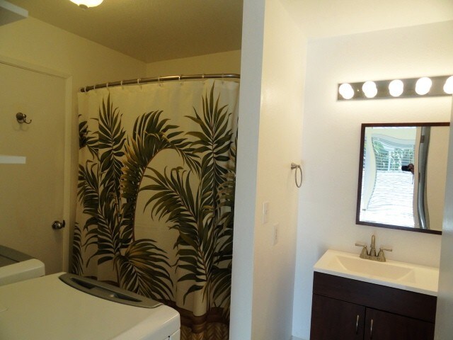 Building Photo - 46-1058-1058 Emepela Way