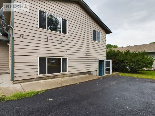 Building Photo - Newly Remodeled Garden View Apartment!