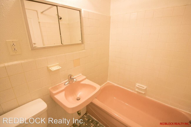 Building Photo - Studio, 1 bath Apartment - 6935 N 15th Street