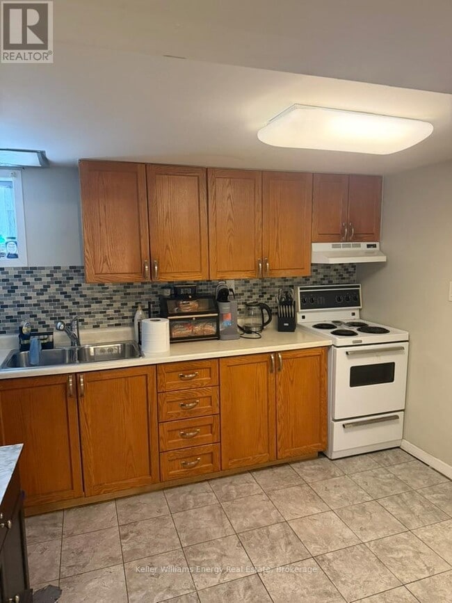 Building Photo - 713 Yeremi St