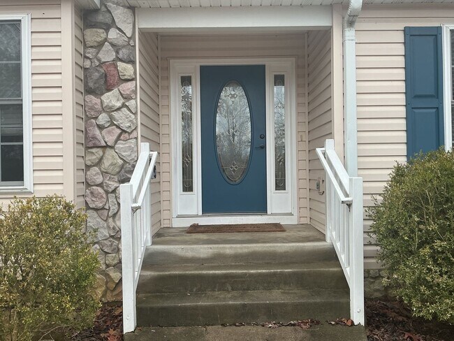 Foto del edificio - Welcome home!  Sought after Lake of the Woods!