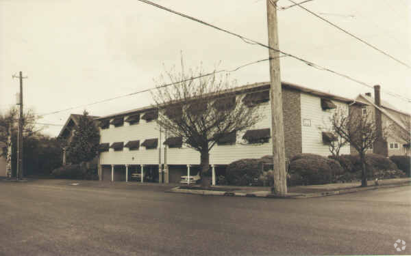 Foto del edificio - Lloyd Court