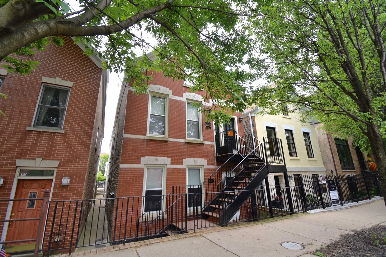 Primary Photo - 2221 W Charleston St