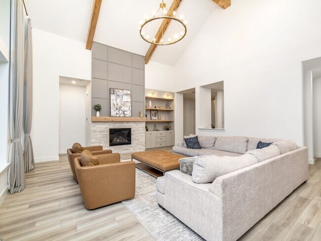 Foto del edificio - Luxurious 5-Bedroom Smart Home with Media ...