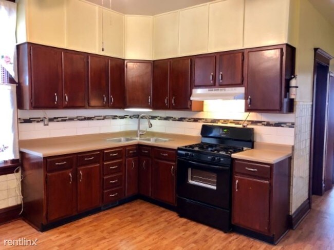 Building Photo - 4250 W Wrightwood Ave