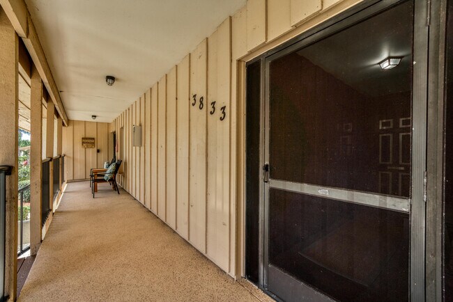 Foto del edificio - 3833 Edgewater Dr