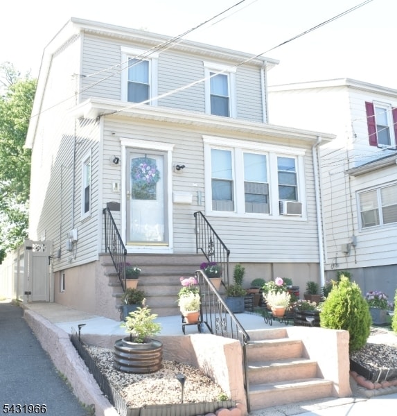 Building Photo - 97 Coolidge St