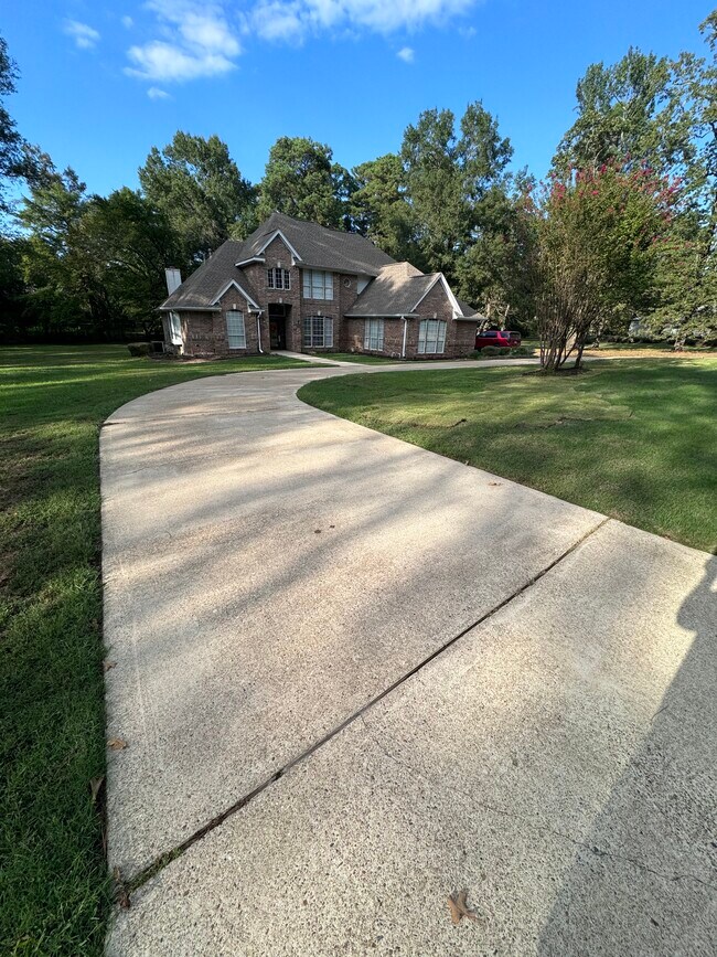 Foto del edificio - 3 Hillcrest Ln