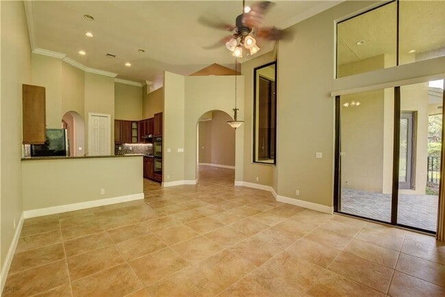 Building Photo - 10295 Trianon Pl