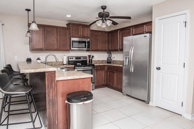 Building Photo - 489 Eisenhower Dr
