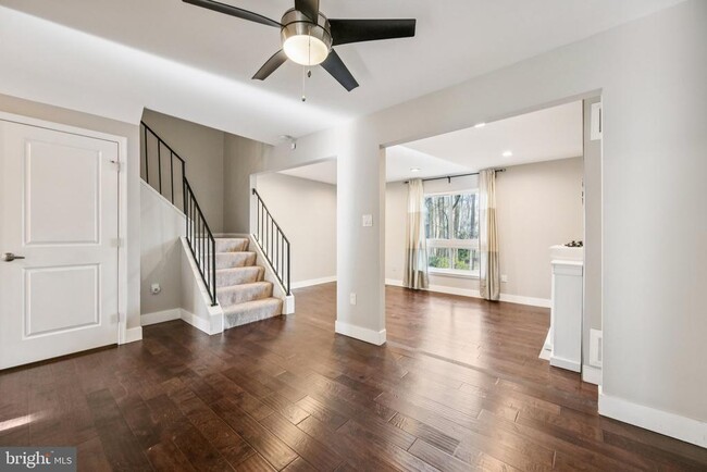 Building Photo - 7849 Briardale Terrace