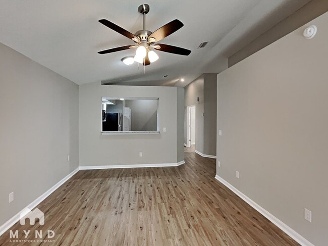 Building Photo - 2451 Townsquare Dr