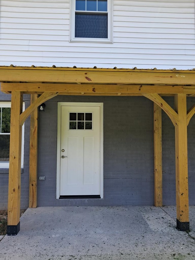 Building Photo - 315 #5 Sulphur Springs Rd