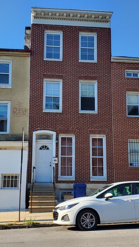 Exterior - 922 W Lombard St